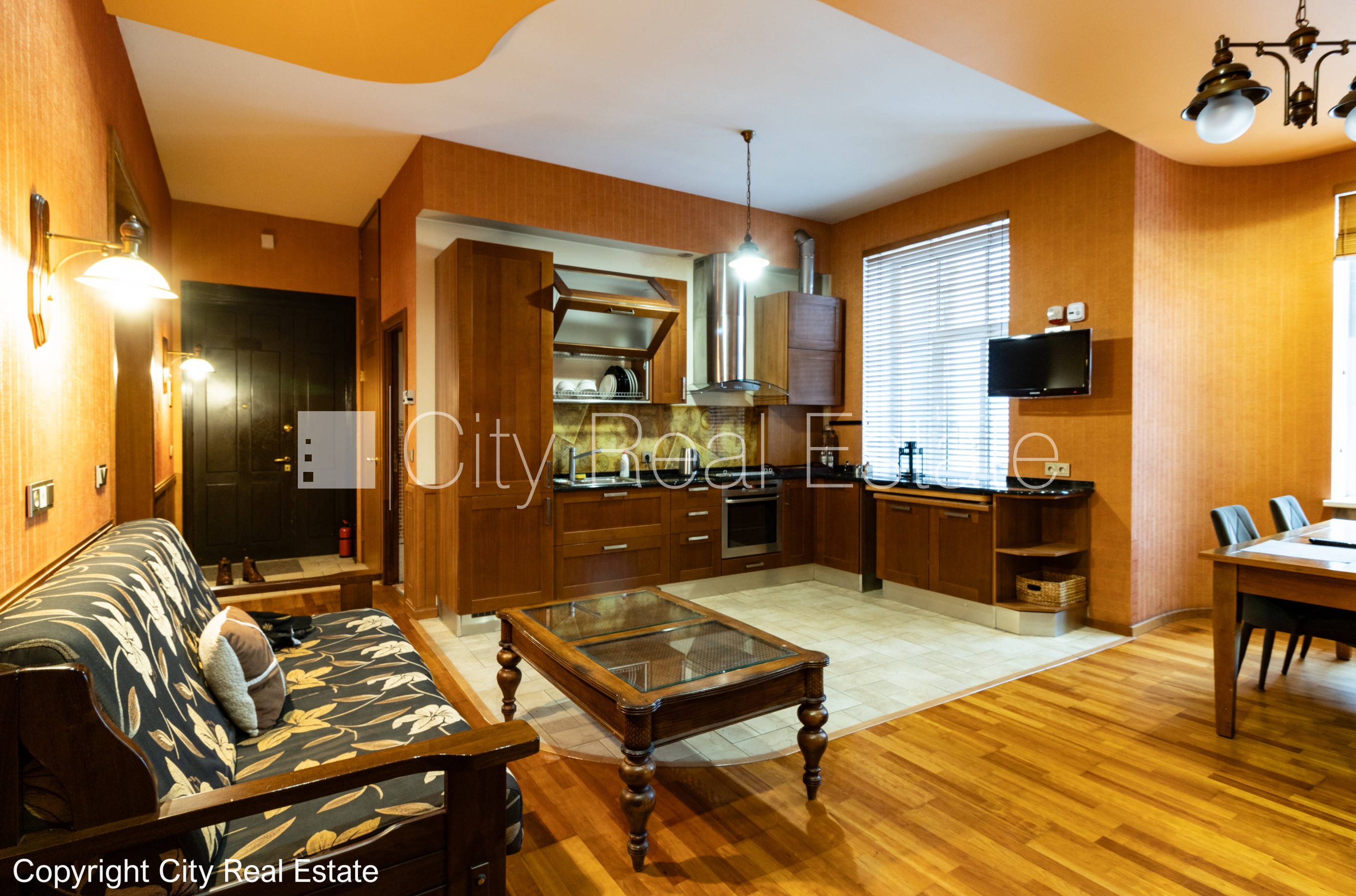 Sludinājumi. Renovēta māja, maksas stāvvieta, ir lifts, guļamistabu skaits 1 gab., viesistaba, viena istaba Cena: 210000 EUR Foto #1