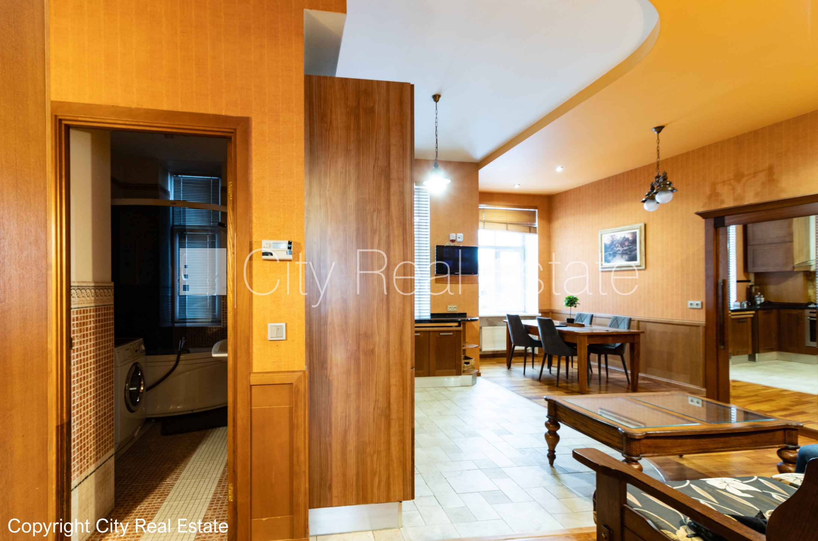 Sludinājumi. Renovēta māja, maksas stāvvieta, ir lifts, guļamistabu skaits 1 gab., viesistaba, viena istaba Cena: 210000 EUR Foto #6