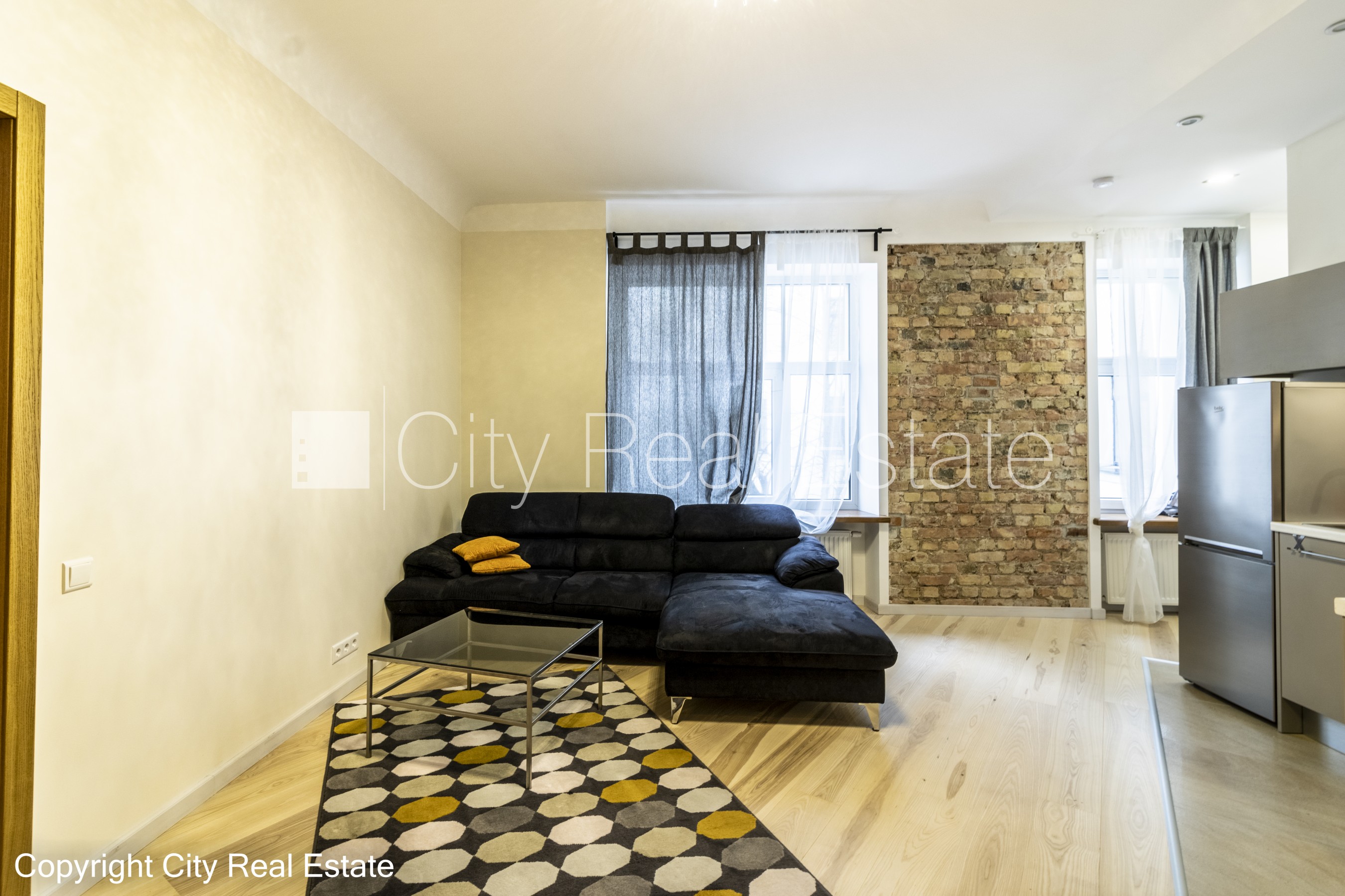 Sludinājumi. Pagalma ēka, renovēta māja, labiekārtota apzaļumota teritorija, ieeja no pagalma, ir lifts, kāpņu Cena: 550 EUR/mēn Foto #2