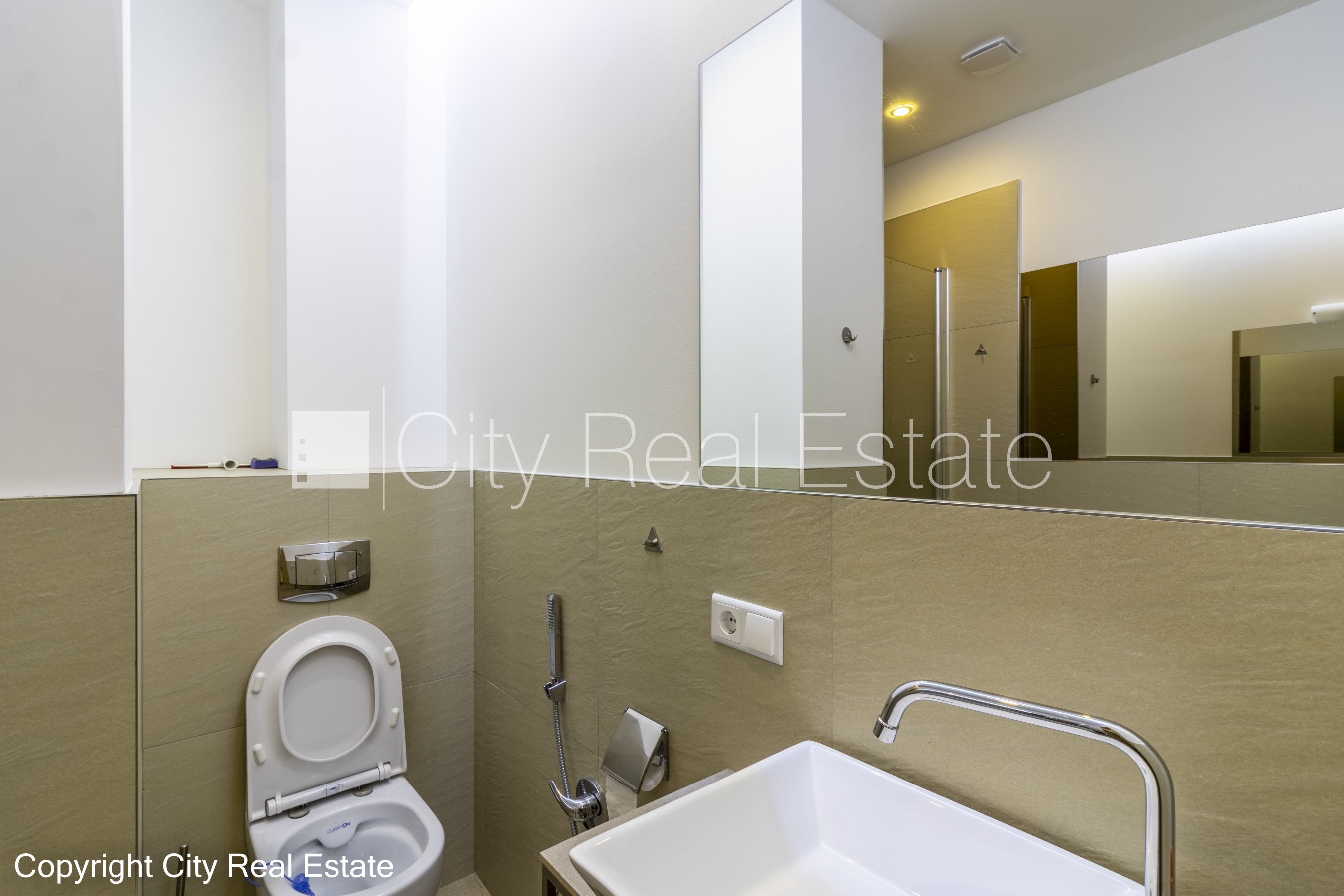 Sludinājumi. Pagalma ēka, renovēta māja, labiekārtota apzaļumota teritorija, ieeja no pagalma, ir lifts, kāpņu Cena: 550 EUR/mēn Foto #12