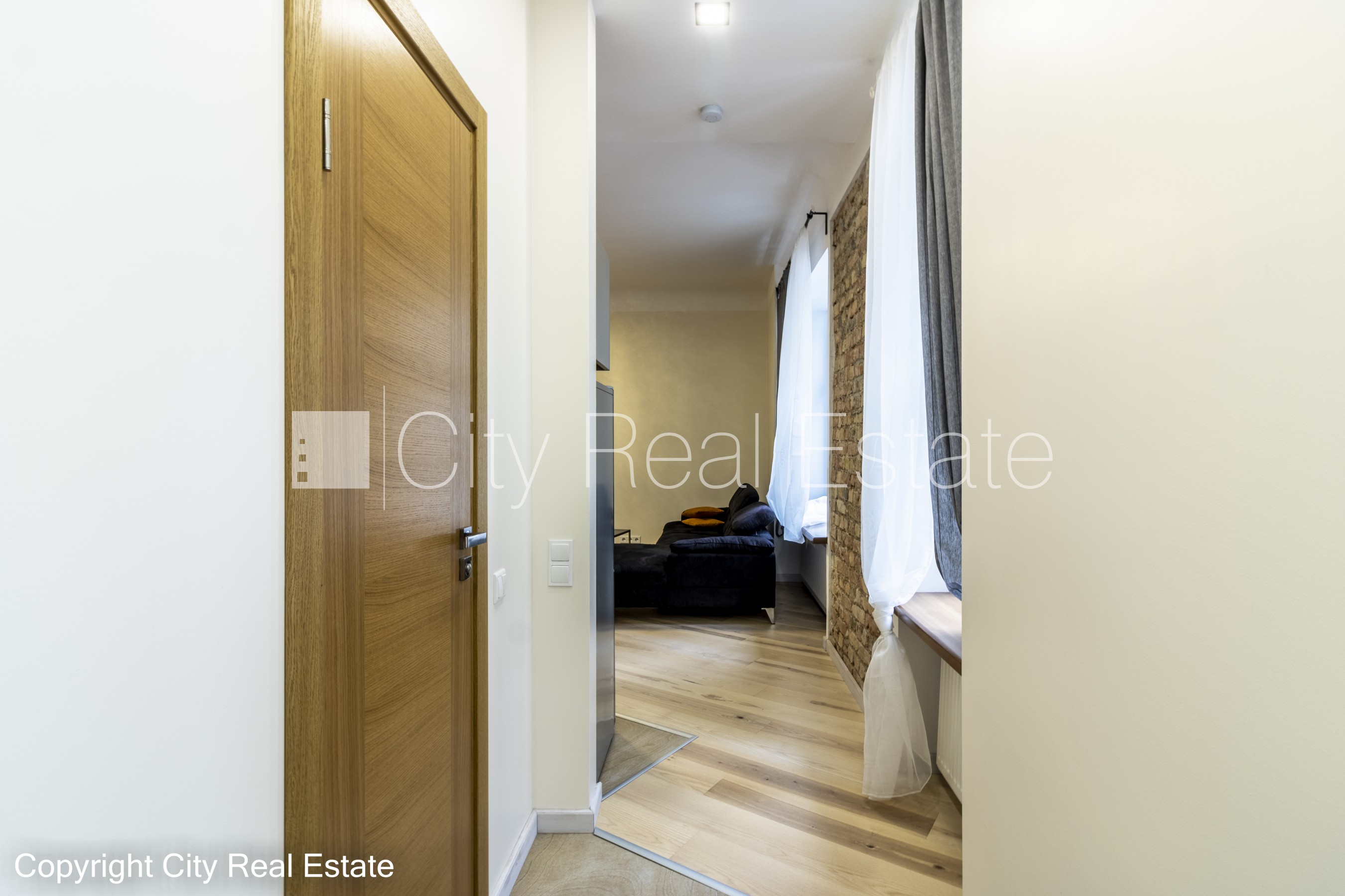 Sludinājumi. Pagalma ēka, renovēta māja, labiekārtota apzaļumota teritorija, ieeja no pagalma, ir lifts, kāpņu Cena: 550 EUR/mēn Foto #10