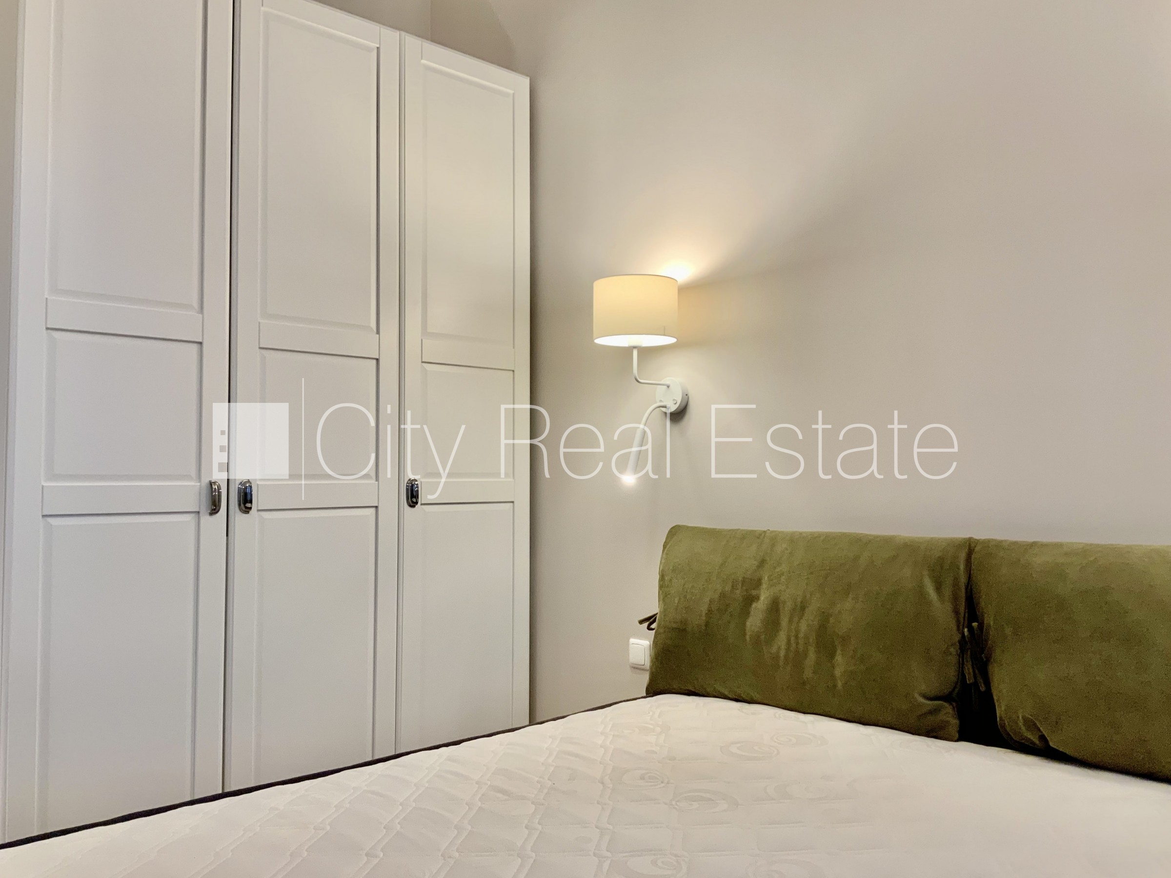 Sludinājumi. Fasādes māja, renovēta māja, labiekārtota apzaļumota teritorija, luksuss apartamenti , ir lifts, Cena: 900 EUR/mēn Foto #9