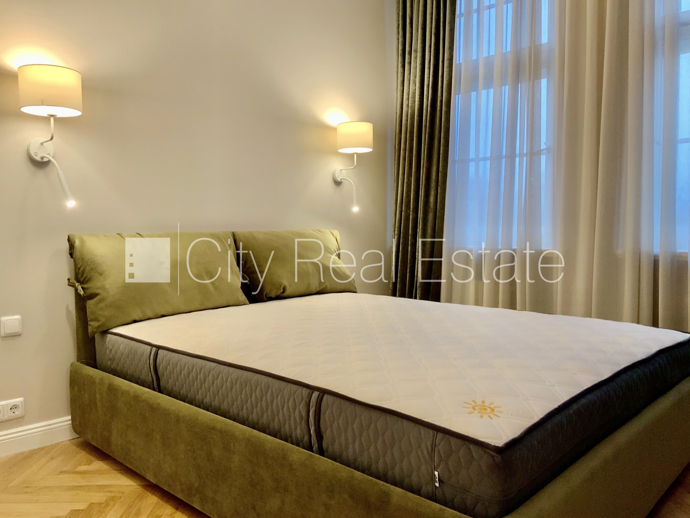 Sludinājumi. Fasādes māja, renovēta māja, labiekārtota apzaļumota teritorija, luksuss apartamenti , ir lifts, Cena: 900 EUR/mēn Foto #8