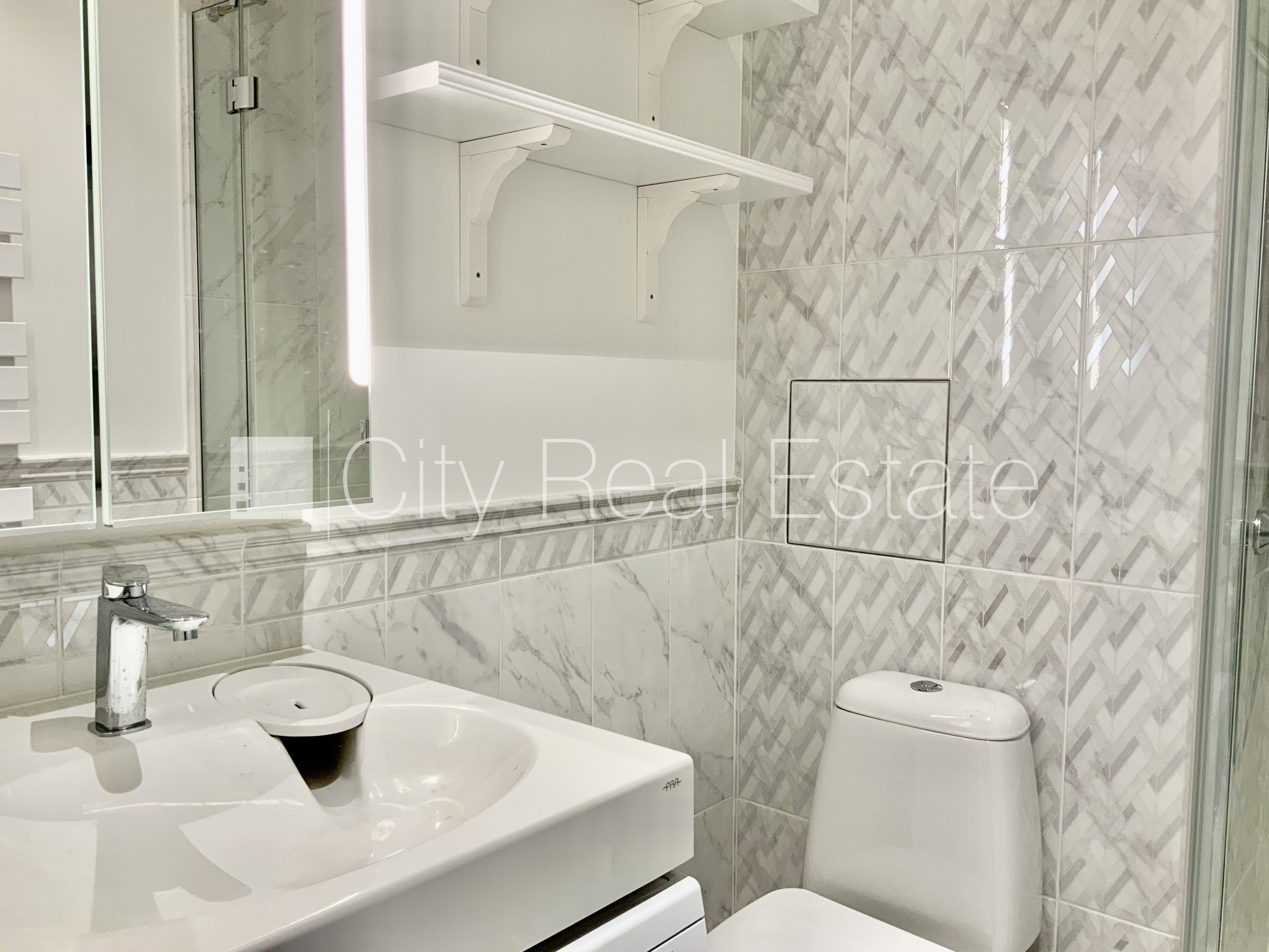 Sludinājumi. Fasādes māja, renovēta māja, labiekārtota apzaļumota teritorija, luksuss apartamenti , ir lifts, Cena: 900 EUR/mēn Foto #14