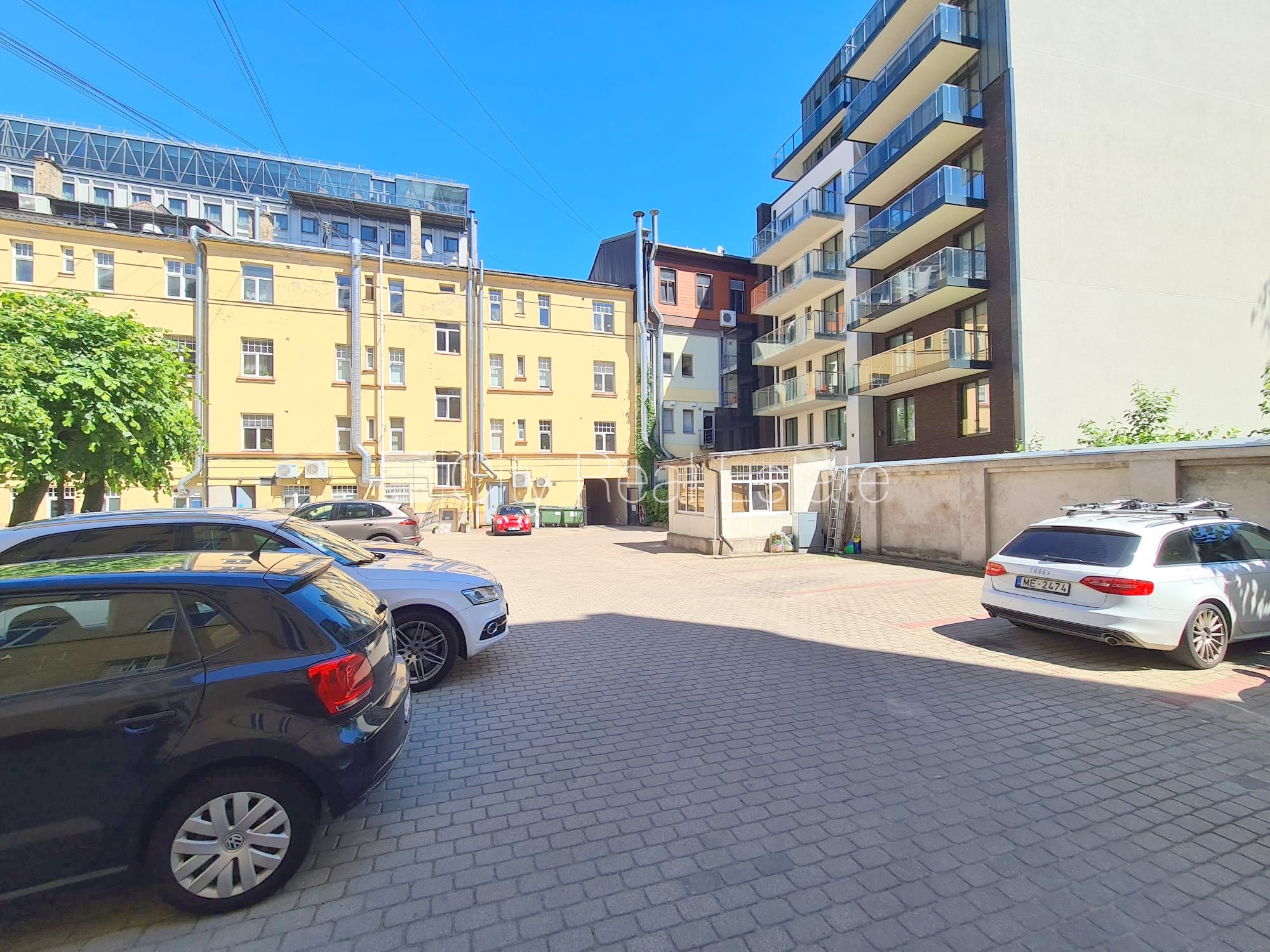 Объявление. Здание во дворе, реновированный дом, закрытый двор, возможность аренды парковки, охраняемая Цена: 300 EUR/мес. Foto #24