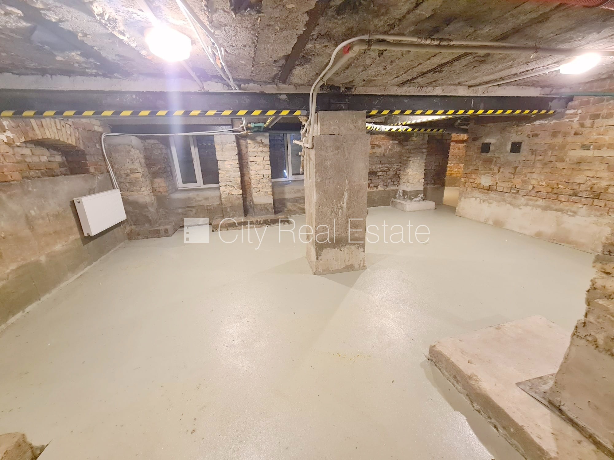 Объявление. Здание во дворе, реновированный дом, закрытый двор, возможность аренды парковки, охраняемая Цена: 300 EUR/мес. Foto #5