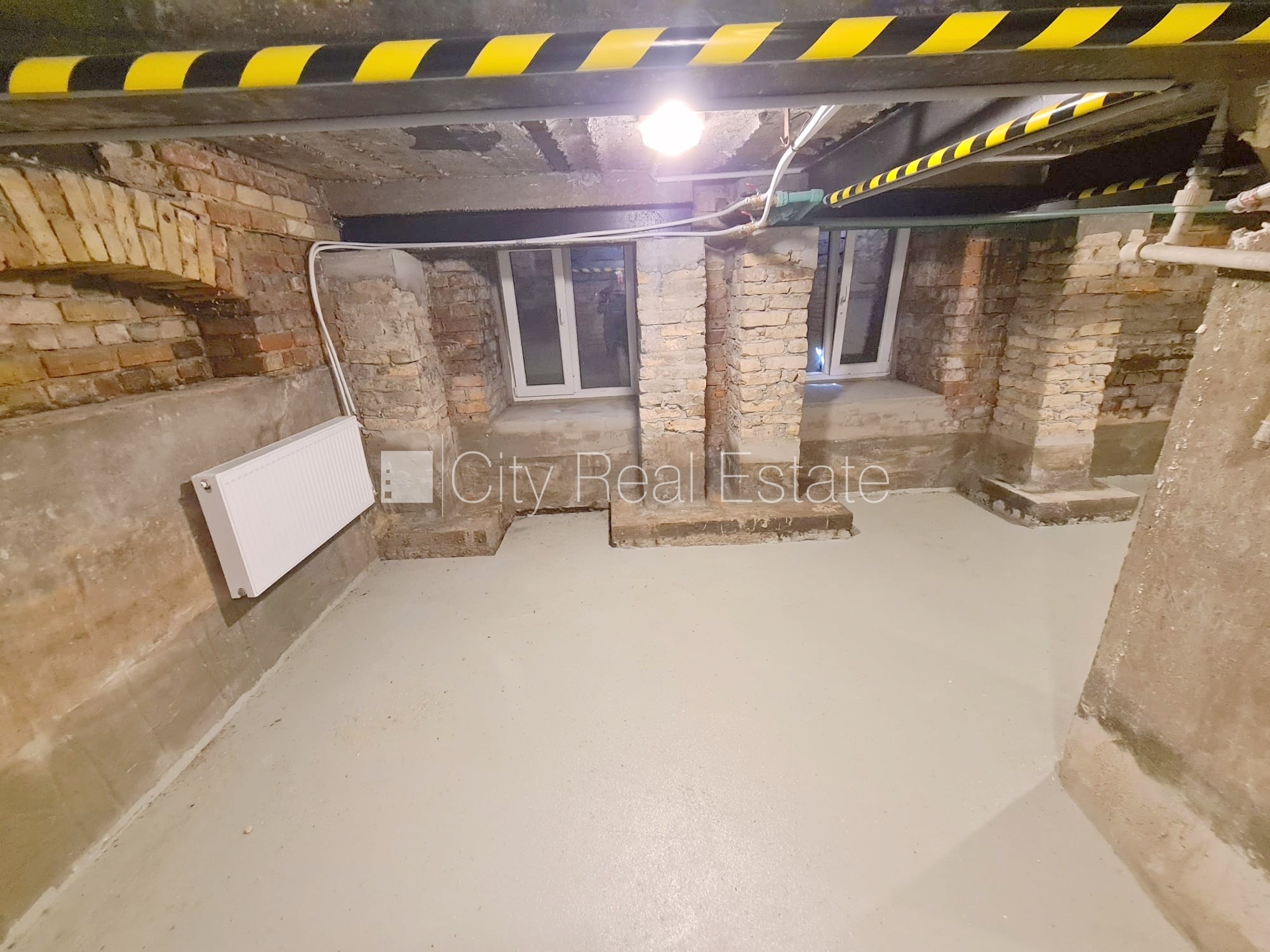 Объявление. Здание во дворе, реновированный дом, закрытый двор, возможность аренды парковки, охраняемая Цена: 300 EUR/мес. Foto #9