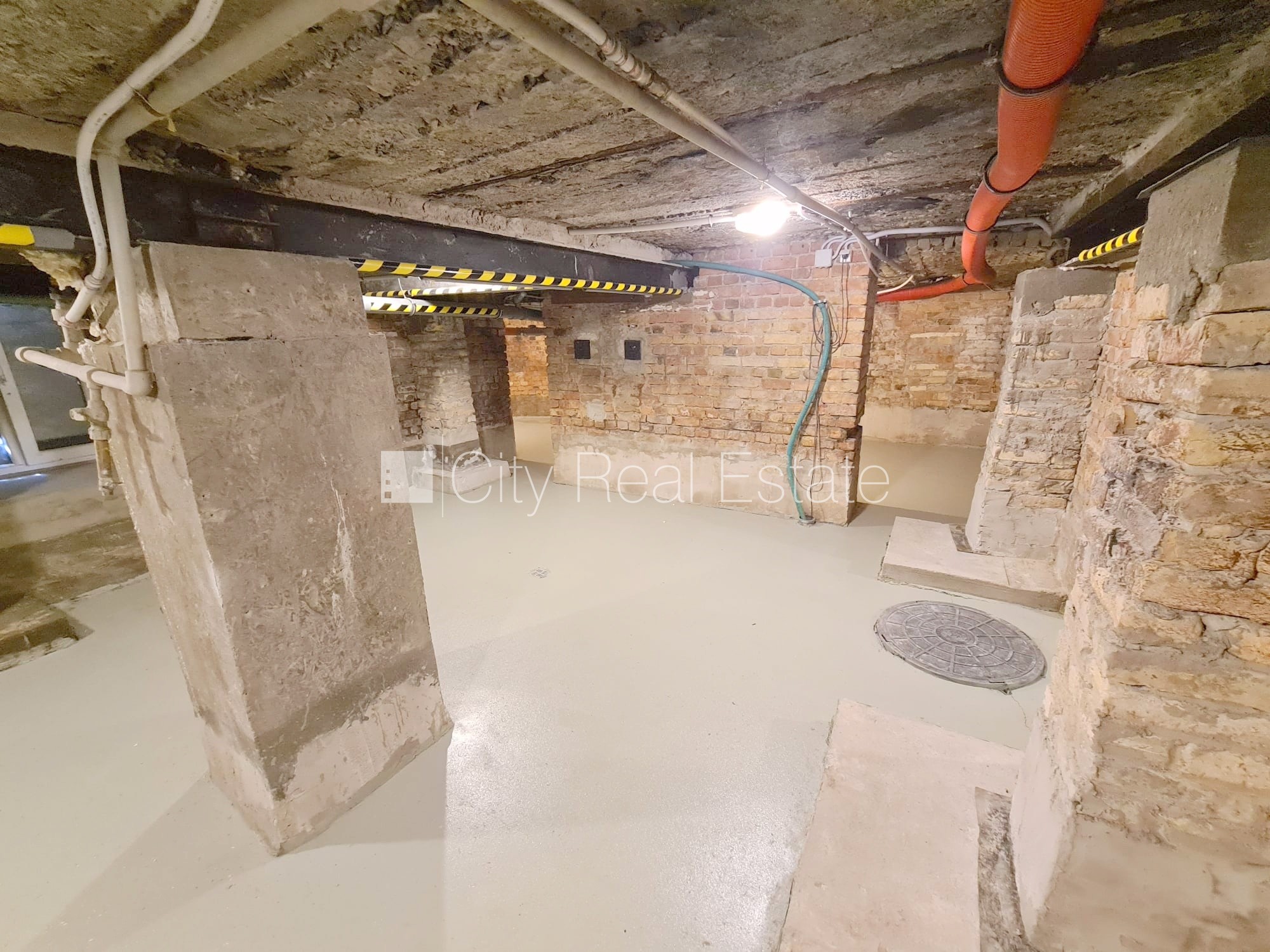 Объявление. Здание во дворе, реновированный дом, закрытый двор, возможность аренды парковки, охраняемая Цена: 300 EUR/мес. Foto #10