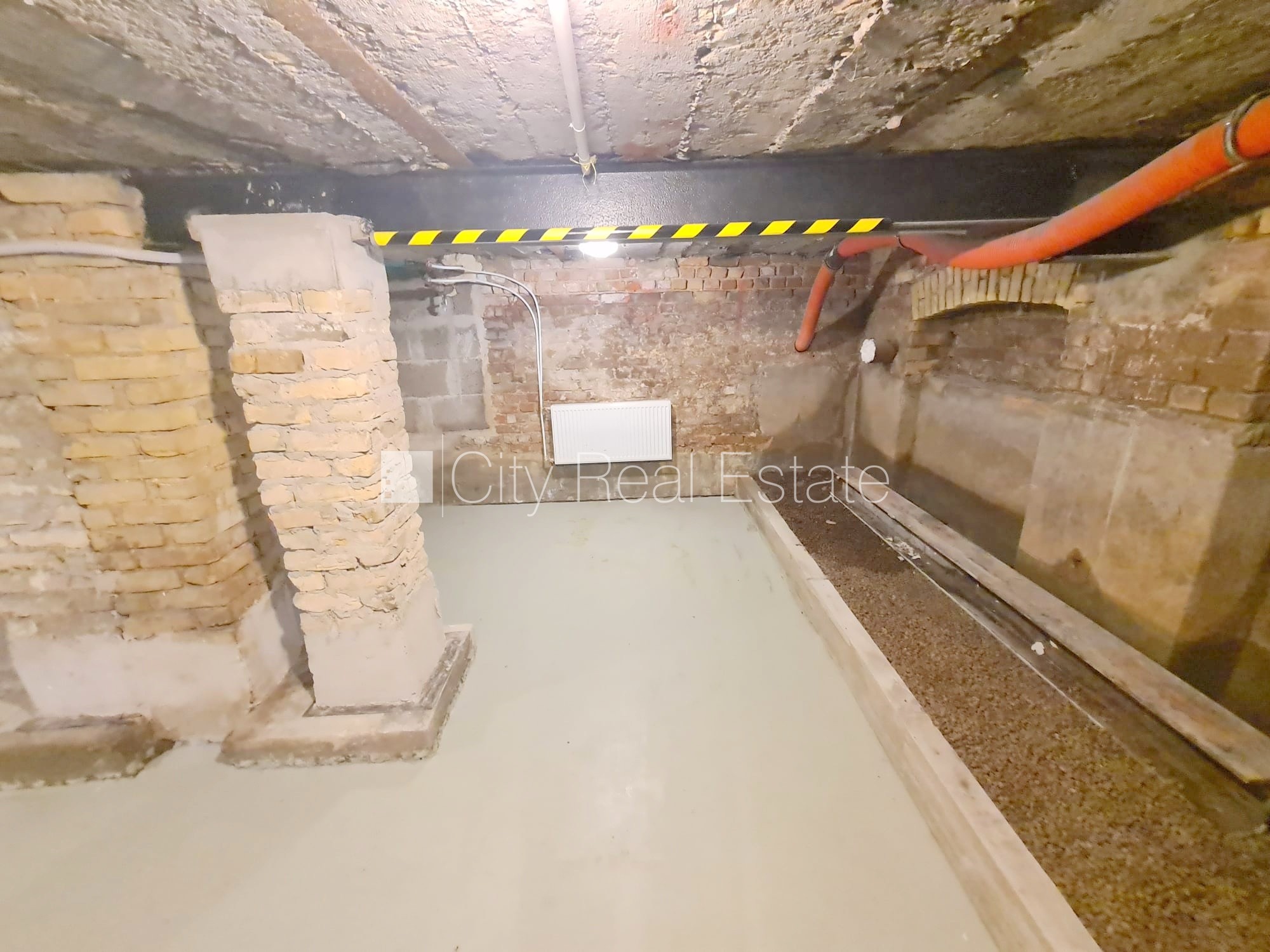 Объявление. Здание во дворе, реновированный дом, закрытый двор, возможность аренды парковки, охраняемая Цена: 300 EUR/мес. Foto #13