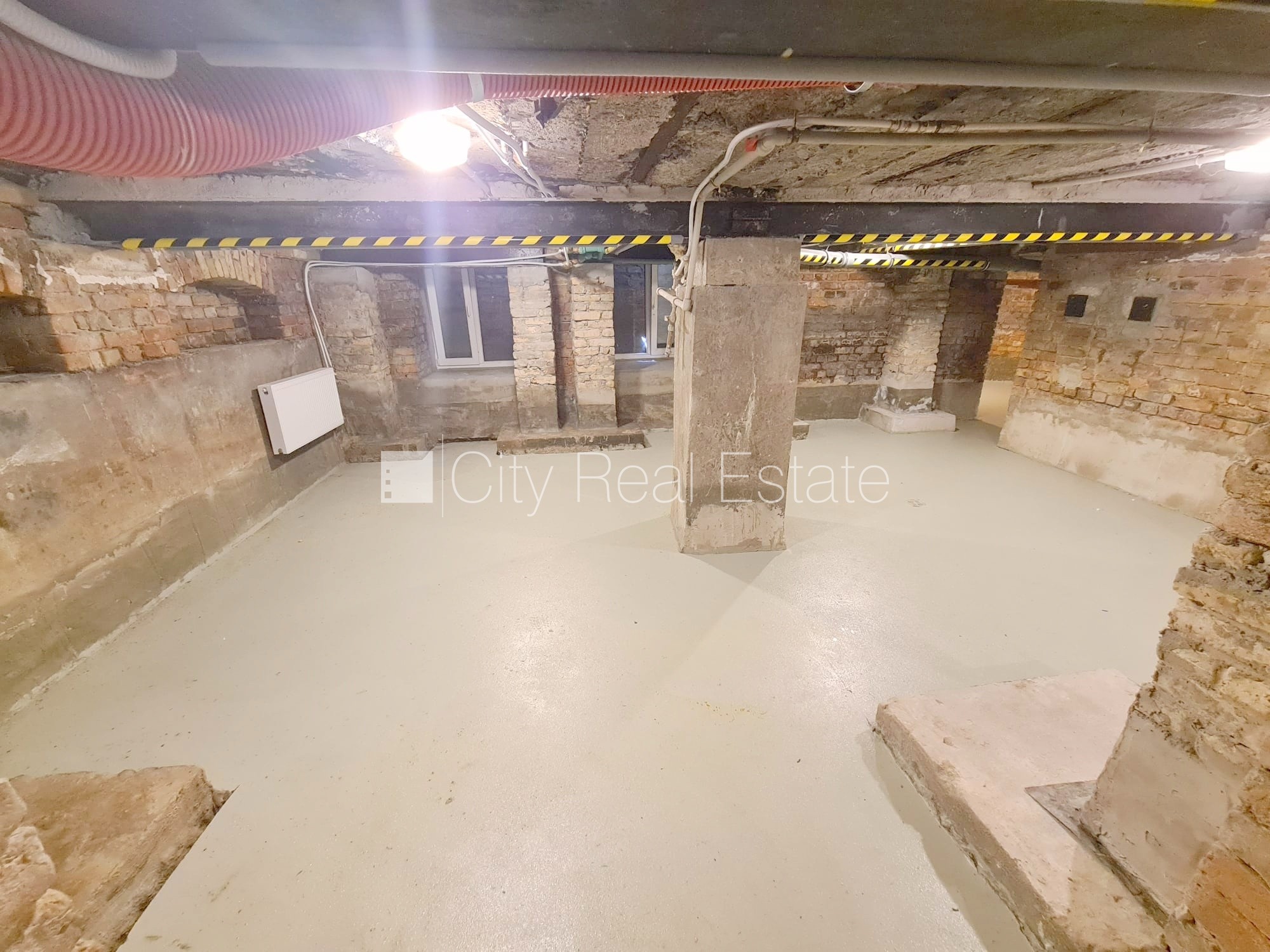 Объявление. Здание во дворе, реновированный дом, закрытый двор, возможность аренды парковки, охраняемая Цена: 300 EUR/мес. Foto #19