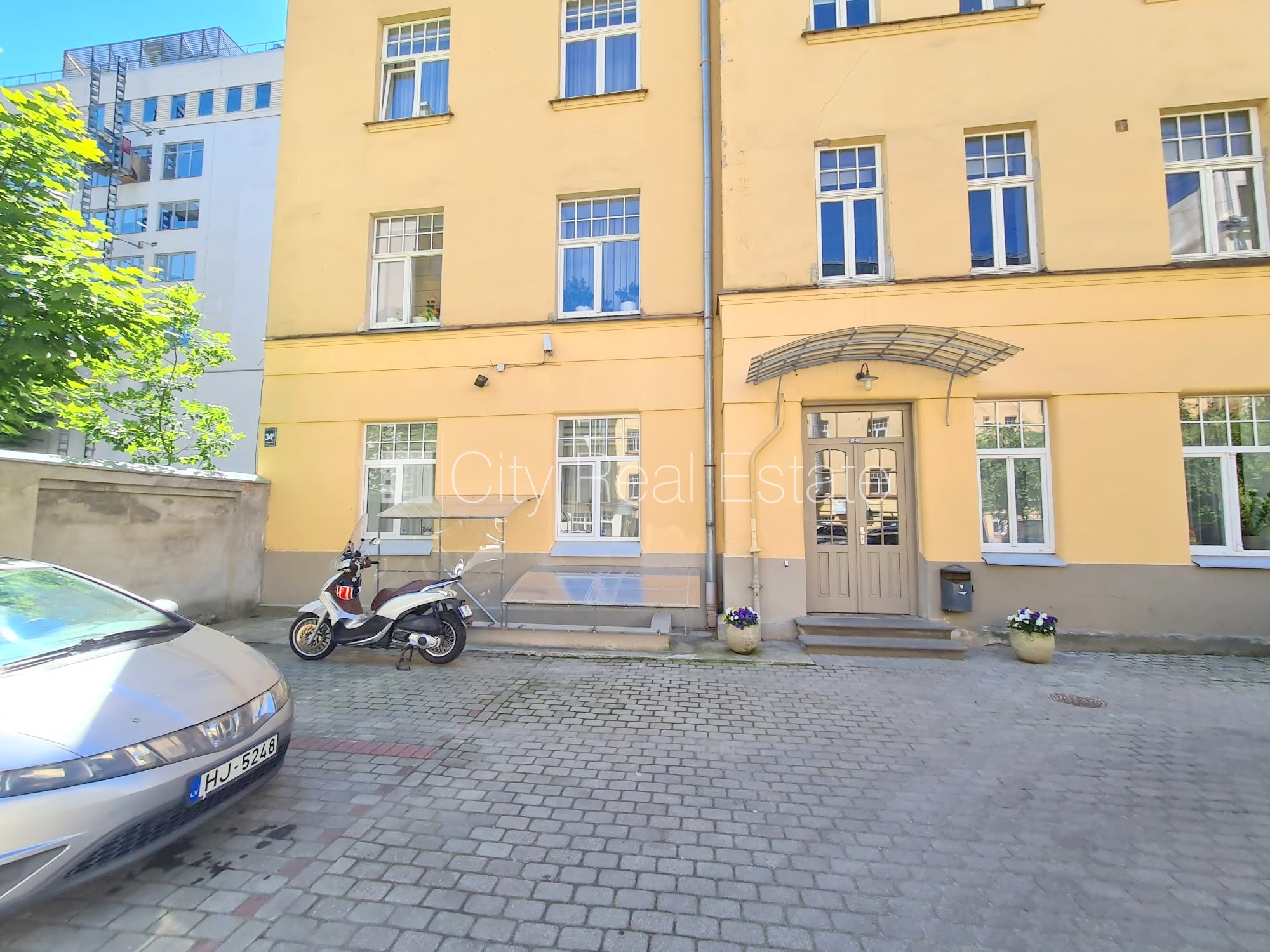 Объявление. Здание во дворе, реновированный дом, закрытый двор, возможность аренды парковки, охраняемая Цена: 300 EUR/мес. Foto #23