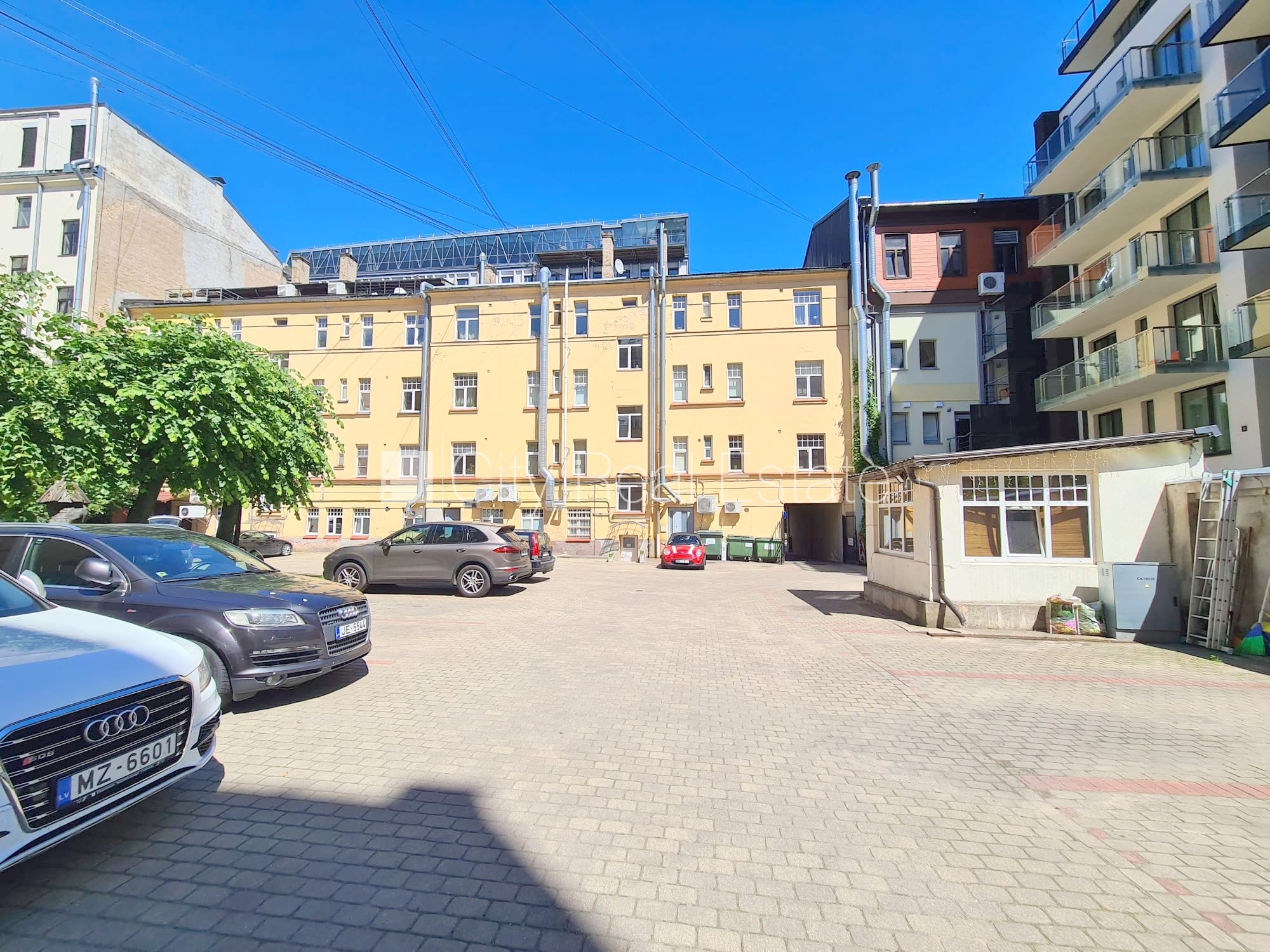 Объявление. Здание во дворе, реновированный дом, закрытый двор, возможность аренды парковки, охраняемая Цена: 300 EUR/мес. Foto #25