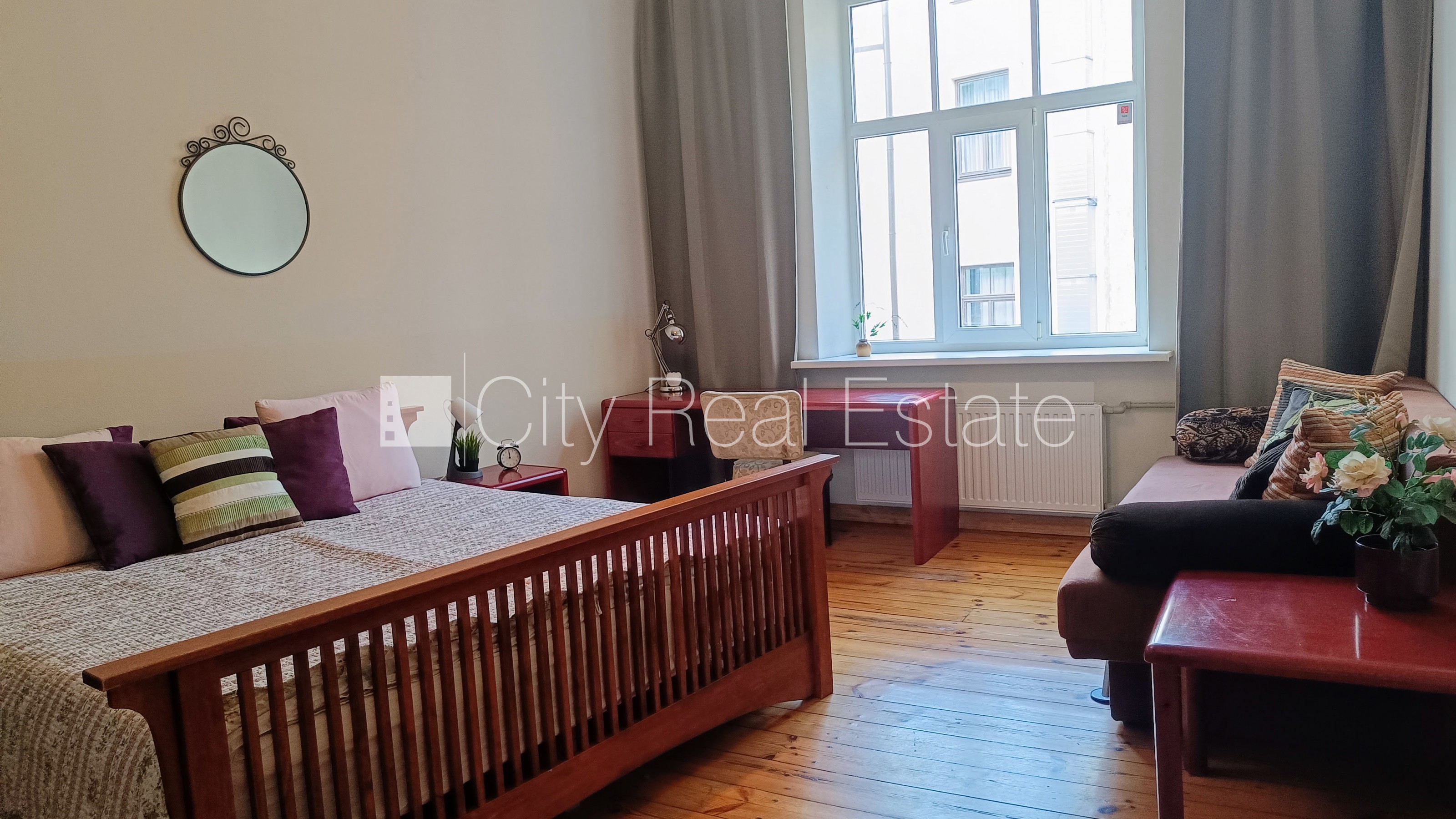 Sludinājumi. Pagalma ēka, renovēta māja, slēgts pagalms, ieeja no pagalma, kāpņu telpa pēc kosmētiskā remonta, Cena: 1000 EUR/mēn Foto #8