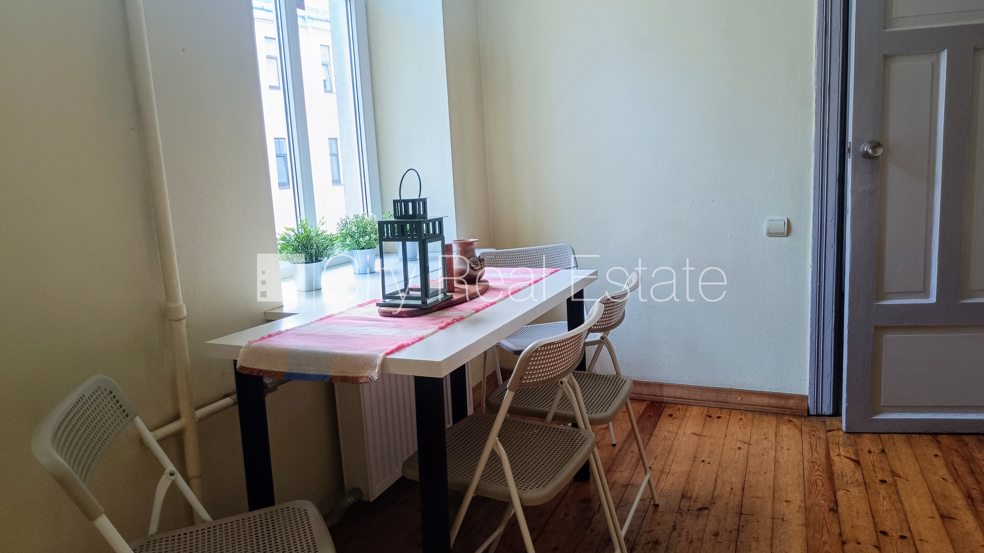 Sludinājumi. Pagalma ēka, renovēta māja, slēgts pagalms, ieeja no pagalma, kāpņu telpa pēc kosmētiskā remonta, Cena: 1000 EUR/mēn Foto #14