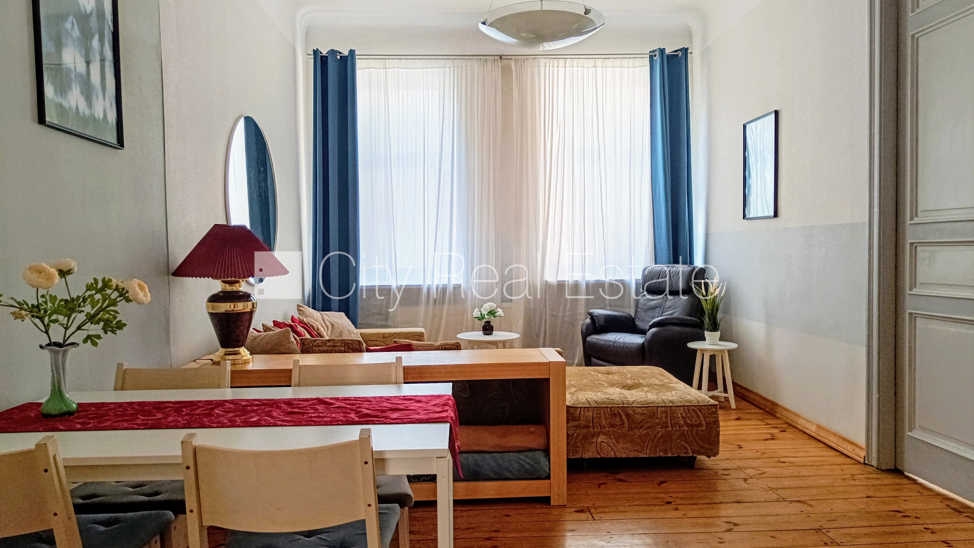 Sludinājumi. Pagalma ēka, renovēta māja, slēgts pagalms, ieeja no pagalma, kāpņu telpa pēc kosmētiskā remonta, Cena: 1000 EUR/mēn Foto #2