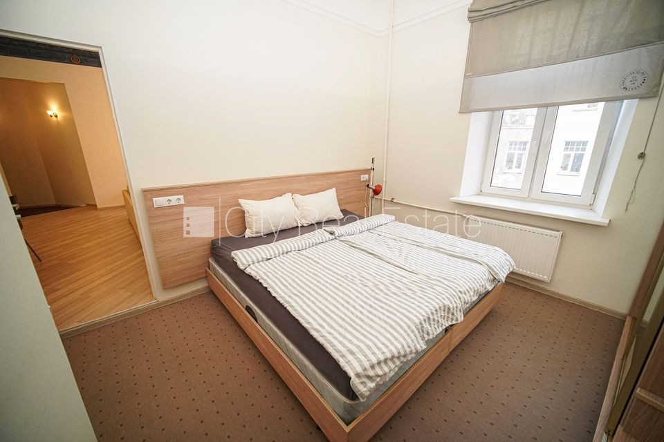 Sludinājumi. Fasādes māja, renovēta māja, ieeja no ielas, ir lifts, kāpņu telpa pēc kosmētiskā remonta, logi Cena: 750 EUR/mēn Foto #7