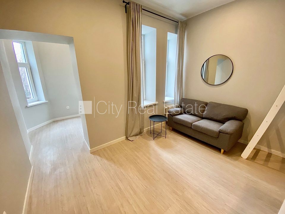 Sludinājumi. Fasādes māja, renovēta māja, ieeja no ielas, kāpņu telpa pēc kapitālā remonta, logi vērsti uz Cena: 340 EUR/mēn Foto #4