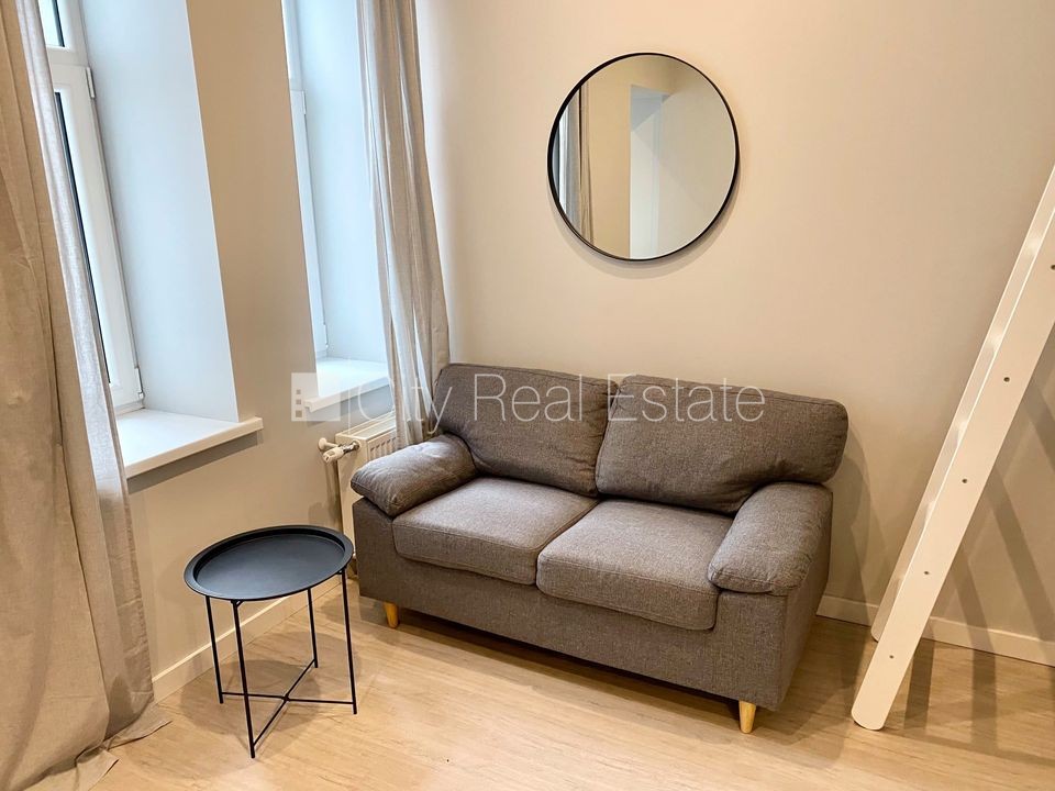 Sludinājumi. Fasādes māja, renovēta māja, ieeja no ielas, kāpņu telpa pēc kapitālā remonta, logi vērsti uz Cena: 340 EUR/mēn Foto #6