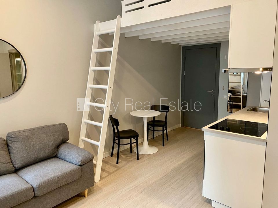 Sludinājumi. Fasādes māja, renovēta māja, ieeja no ielas, kāpņu telpa pēc kapitālā remonta, logi vērsti uz Cena: 340 EUR/mēn Foto #3