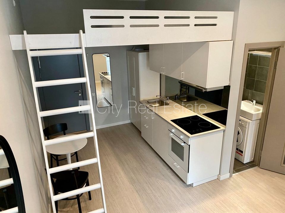 Sludinājumi. Fasādes māja, renovēta māja, ieeja no ielas, kāpņu telpa pēc kapitālā remonta, logi vērsti uz Cena: 340 EUR/mēn Foto #9