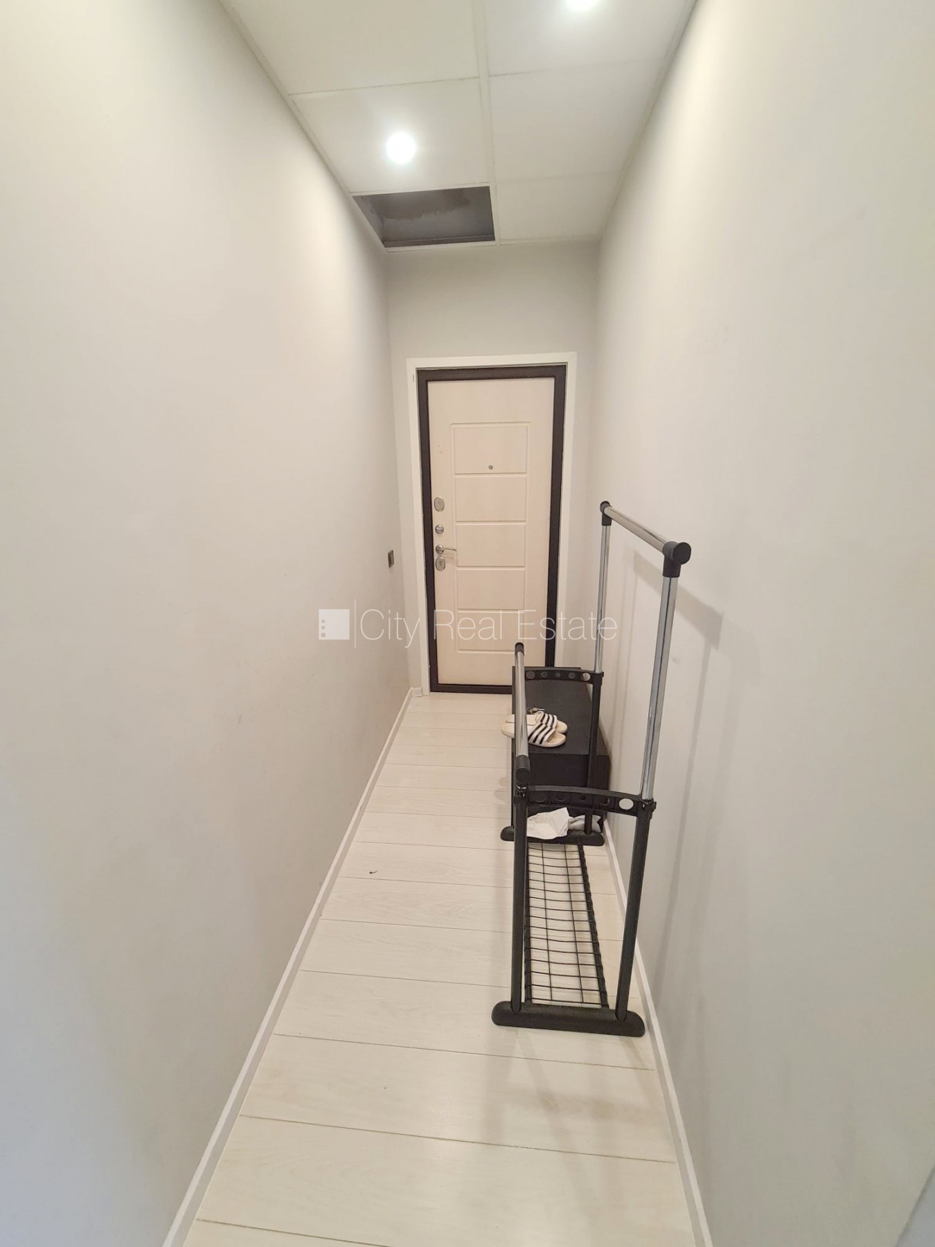 Sludinājumi. Fasādes māja, renovēta māja, ieeja no ielas, ir lifts, kāpņu telpa pēc kapitālā remonta, balkons, Cena: 350 EUR/mēn Foto #12