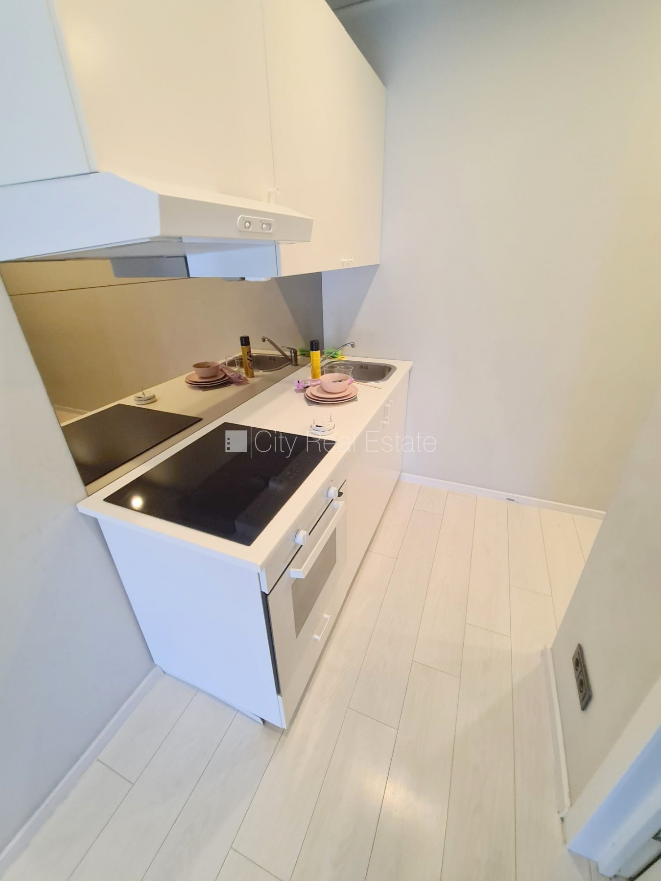 Sludinājumi. Fasādes māja, renovēta māja, ieeja no ielas, ir lifts, kāpņu telpa pēc kapitālā remonta, balkons, Cena: 350 EUR/mēn Foto #11