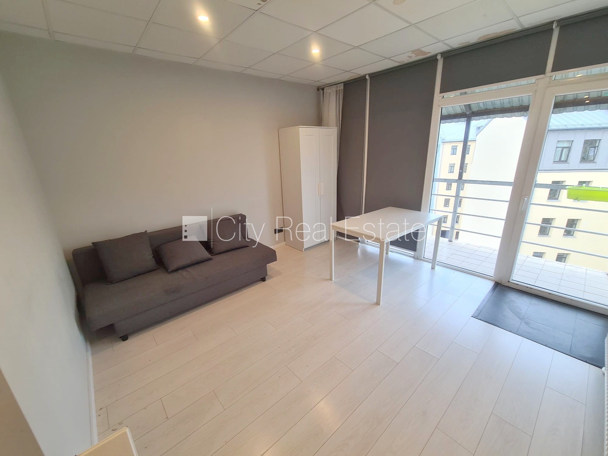 Sludinājumi. Fasādes māja, renovēta māja, ieeja no ielas, ir lifts, kāpņu telpa pēc kapitālā remonta, balkons, Cena: 350 EUR/mēn Foto #3