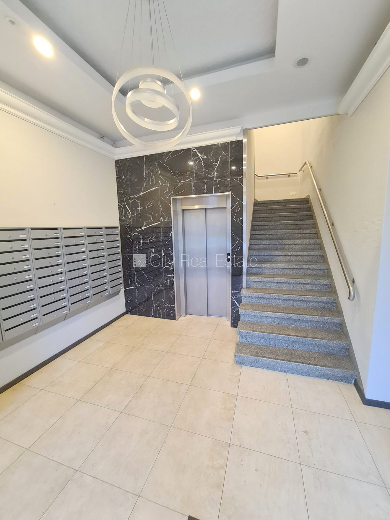 Sludinājumi. Fasādes māja, renovēta māja, ieeja no ielas, ir lifts, kāpņu telpa pēc kapitālā remonta, balkons, Cena: 350 EUR/mēn Foto #17