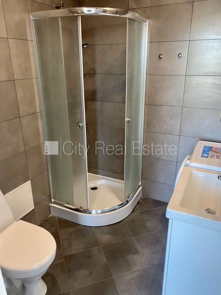 Объявление. Фасадный дом, реновированный дом, вход с улицы, лифт, лестничная клетка после капитального ремонта, Цена: 300 EUR/мес. Foto #12