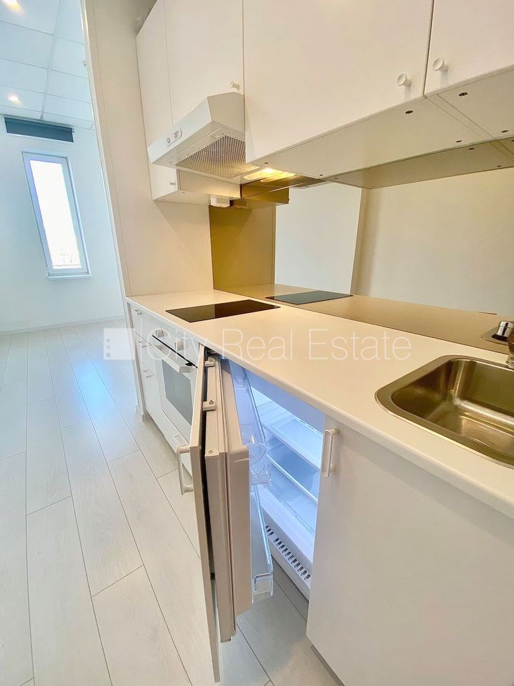 Объявление. Фасадный дом, реновированный дом, вход с улицы, лифт, лестничная клетка после капитального ремонта, Цена: 300 EUR/мес. Foto #8