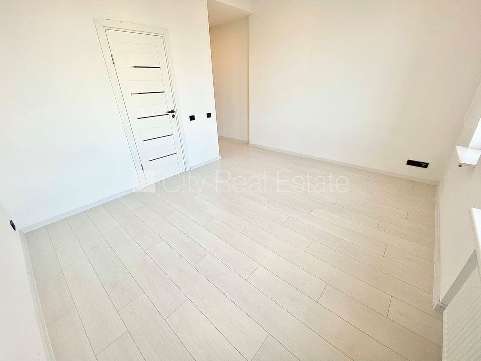 Объявление. Фасадный дом, реновированный дом, вход с улицы, лифт, лестничная клетка после капитального ремонта, Цена: 300 EUR/мес. Foto #4