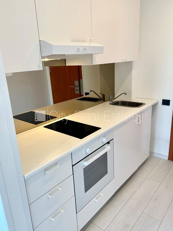 Объявление. Фасадный дом, реновированный дом, вход с улицы, лифт, лестничная клетка после капитального ремонта, Цена: 300 EUR/мес. Foto #7