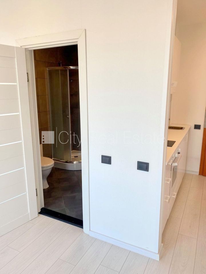 Объявление. Фасадный дом, реновированный дом, вход с улицы, лифт, лестничная клетка после капитального ремонта, Цена: 300 EUR/мес. Foto #10