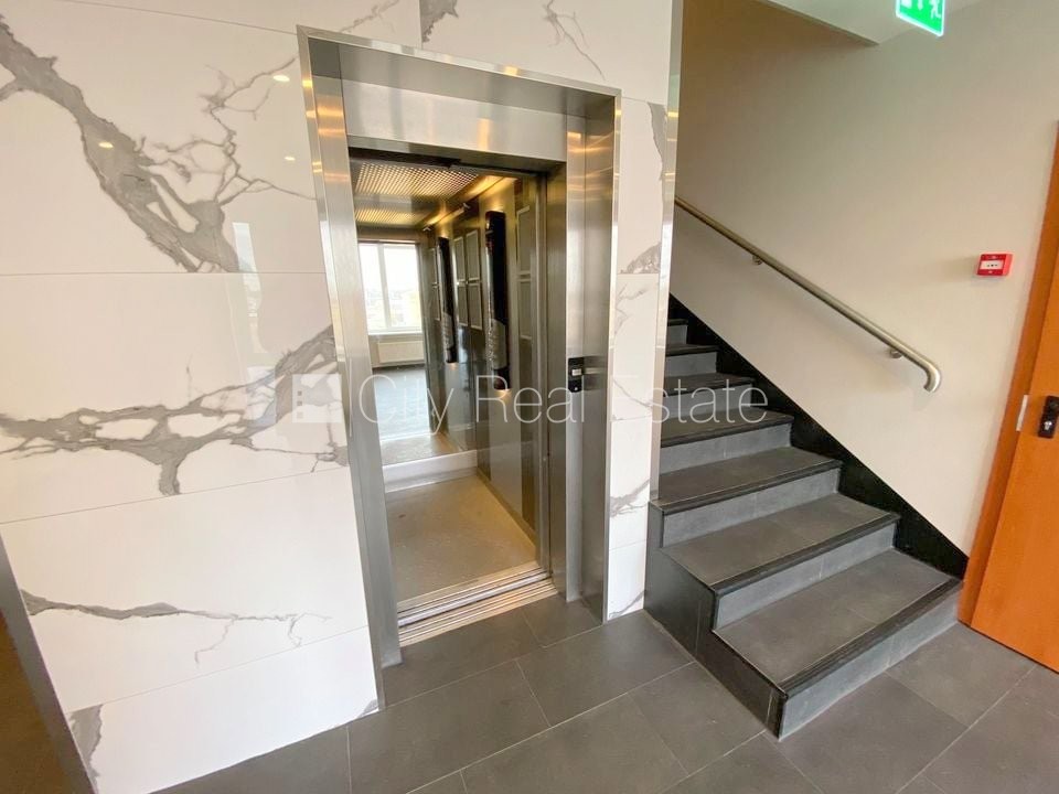 Объявление. Фасадный дом, реновированный дом, вход с улицы, лифт, лестничная клетка после капитального ремонта, Цена: 300 EUR/мес. Foto #15