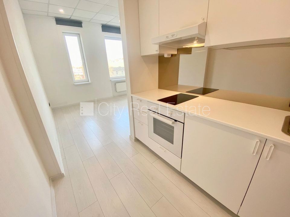 Объявление. Фасадный дом, реновированный дом, вход с улицы, лифт, лестничная клетка после капитального ремонта, Цена: 300 EUR/мес. Foto #9