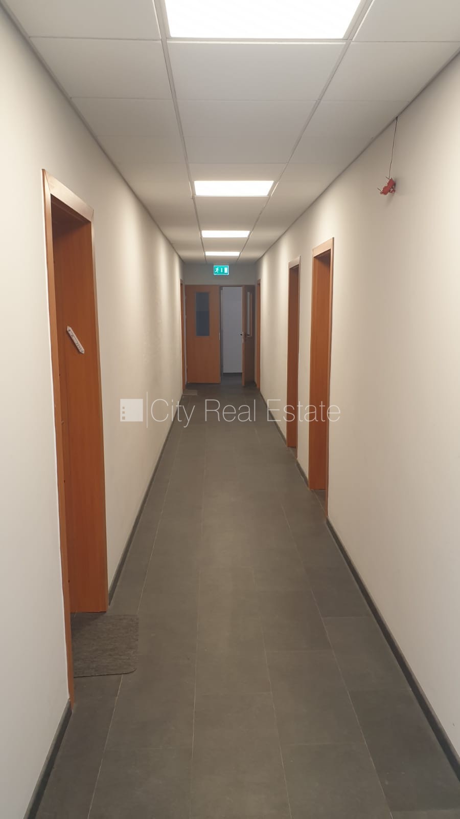 Sludinājumi. Fasādes māja, renovēta māja, ieeja no ielas, ir lifts, kāpņu telpa pēc kapitālā remonta, logi Cena: 310 EUR/mēn Foto #10