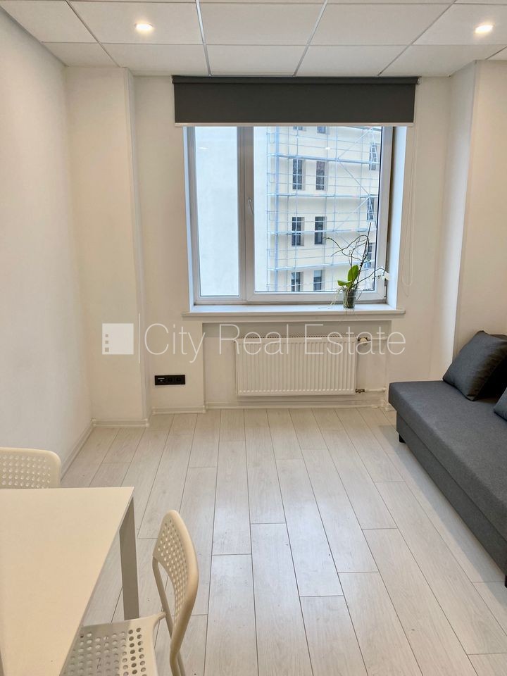 Sludinājumi. Fasādes māja, renovēta māja, ieeja no ielas, ir lifts, kāpņu telpa pēc kapitālā remonta, logi Cena: 310 EUR/mēn Foto #5