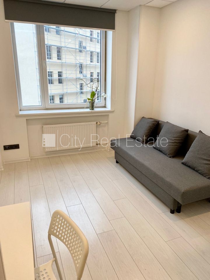 Sludinājumi. Fasādes māja, renovēta māja, ieeja no ielas, ir lifts, kāpņu telpa pēc kapitālā remonta, logi Cena: 310 EUR/mēn Foto #7