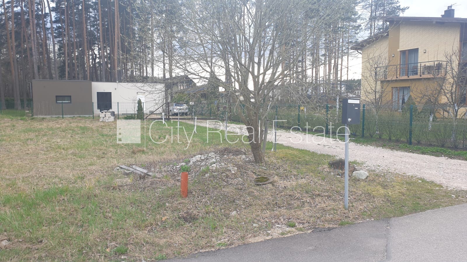 Sludinājumi. Iespējama mazstāvu apbūve, atļauts būvēt vienstāvu ēku, atļauts būvēt divu stāvu ēku, zeme Cena: 61000 EUR Foto #1