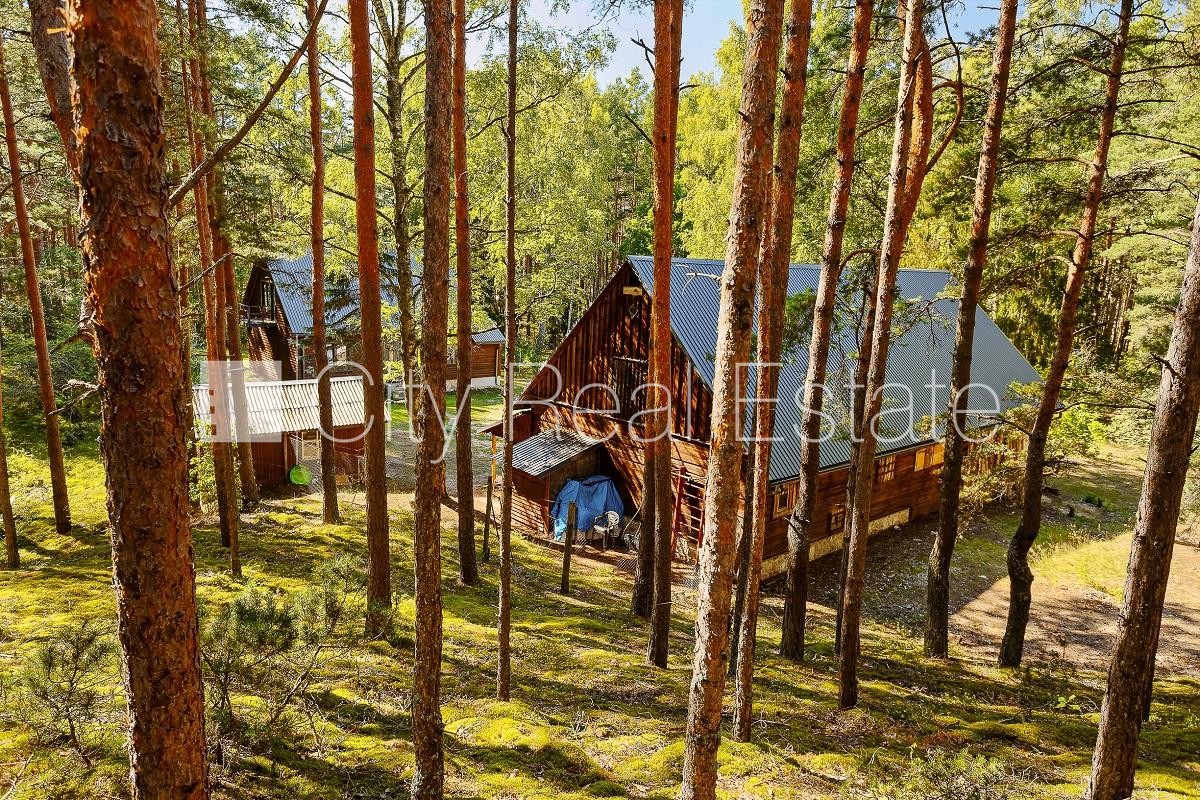 Sludinājumi. Zeme īpašumā, privātmāja, zaļā teritorija, garāža vienai automašīnai, istabas izolētas, virtuve, Cena: 230000 EUR Foto #1