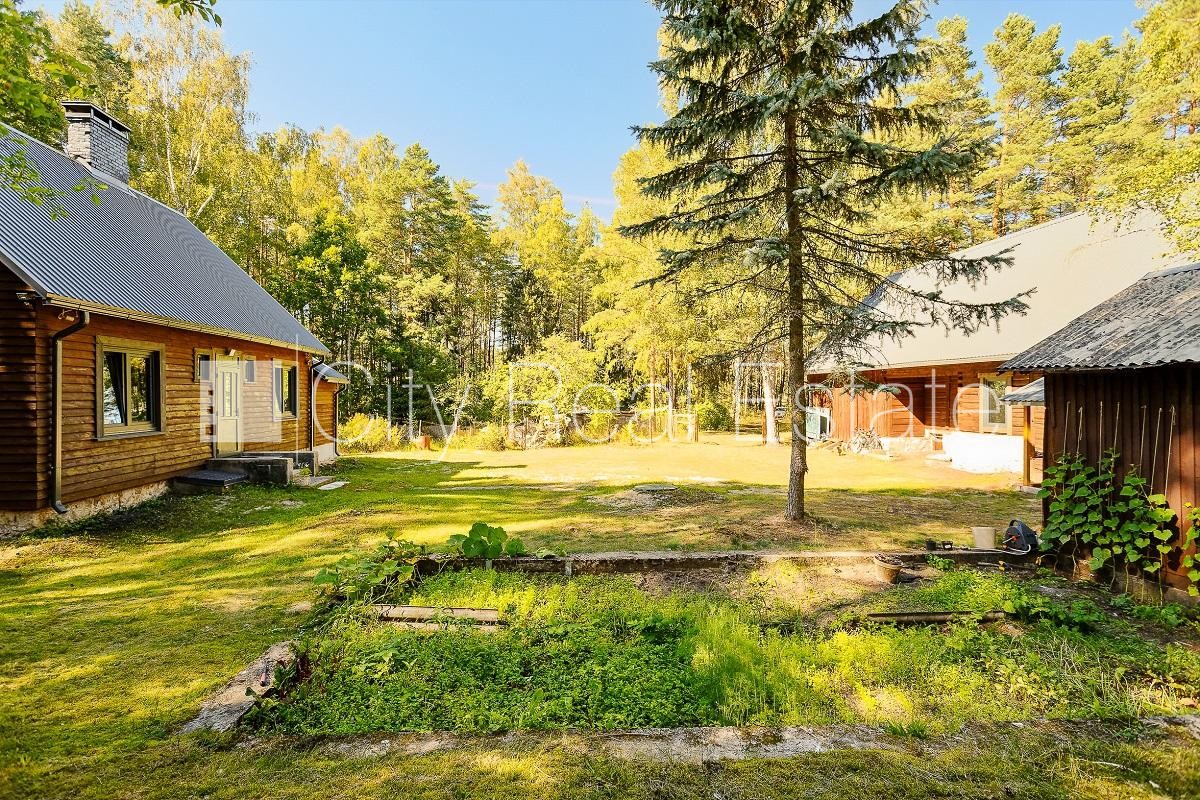 Sludinājumi. Zeme īpašumā, privātmāja, zaļā teritorija, garāža vienai automašīnai, istabas izolētas, virtuve, Cena: 230000 EUR Foto #2