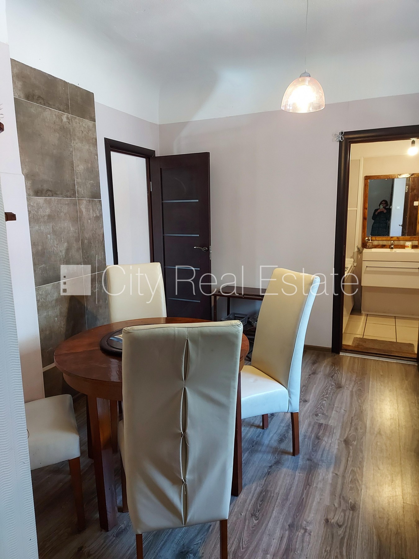 Sludinājumi. Zeme īpašumā, privātmāja, zaļā teritorija, garāža vienai automašīnai, istabas izolētas, virtuve, Cena: 230000 EUR Foto #9