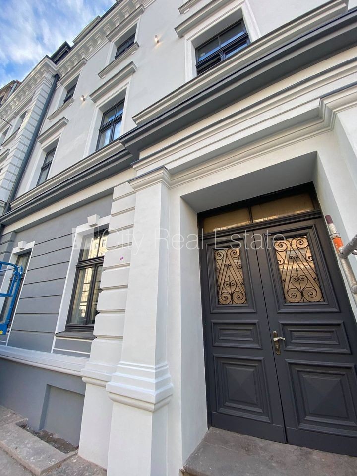 Sludinājumi. Pagalma ēka, renovēta māja, labiekārtots apzaļumots pagalms, slēgts pagalms, ieeja no ielas un Cena: 350 EUR/mēn Foto #16