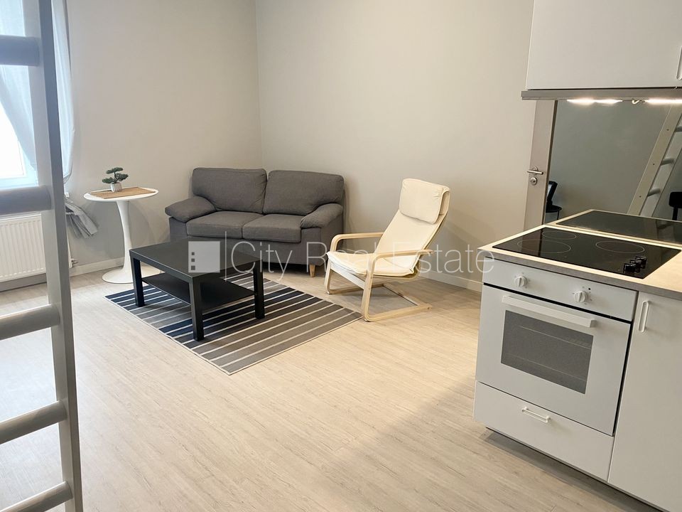 Sludinājumi. Pagalma ēka, renovēta māja, labiekārtots apzaļumots pagalms, slēgts pagalms, ieeja no ielas un Cena: 350 EUR/mēn Foto #6