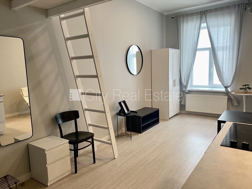 Sludinājumi. Pagalma ēka, renovēta māja, labiekārtots apzaļumots pagalms, slēgts pagalms, ieeja no ielas un Cena: 350 EUR/mēn Foto #5