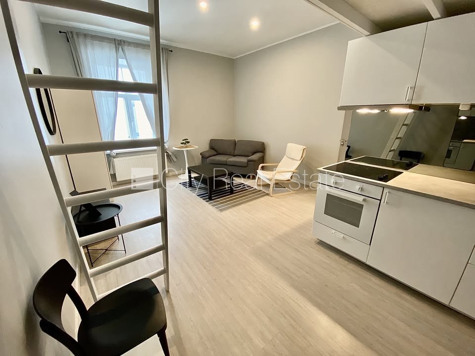 Sludinājumi. Pagalma ēka, renovēta māja, labiekārtots apzaļumots pagalms, slēgts pagalms, ieeja no ielas un Cena: 350 EUR/mēn Foto #4