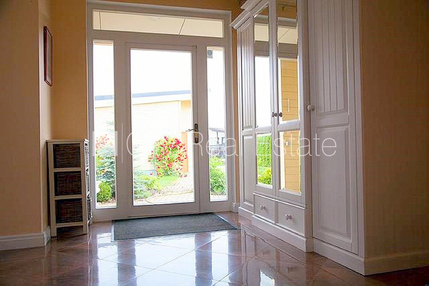 Sludinājumi. Privātmāja, jaunceltne, labiekārtota apzaļumota teritorija 1100 m2, bruģēts piebraucamais ceļš, Cena: 1600 EUR/mēn Foto #8