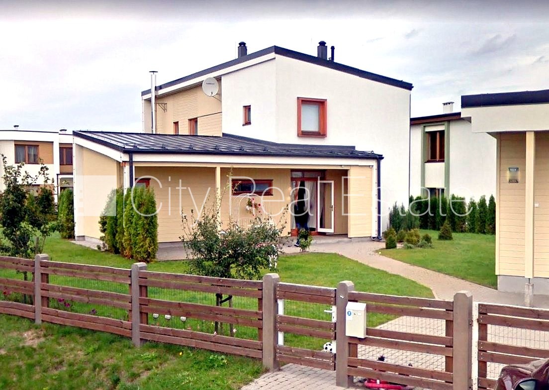 Sludinājumi. Privātmāja, jaunceltne, labiekārtota apzaļumota teritorija 1100 m2, bruģēts piebraucamais ceļš, Cena: 1600 EUR/mēn Foto #1