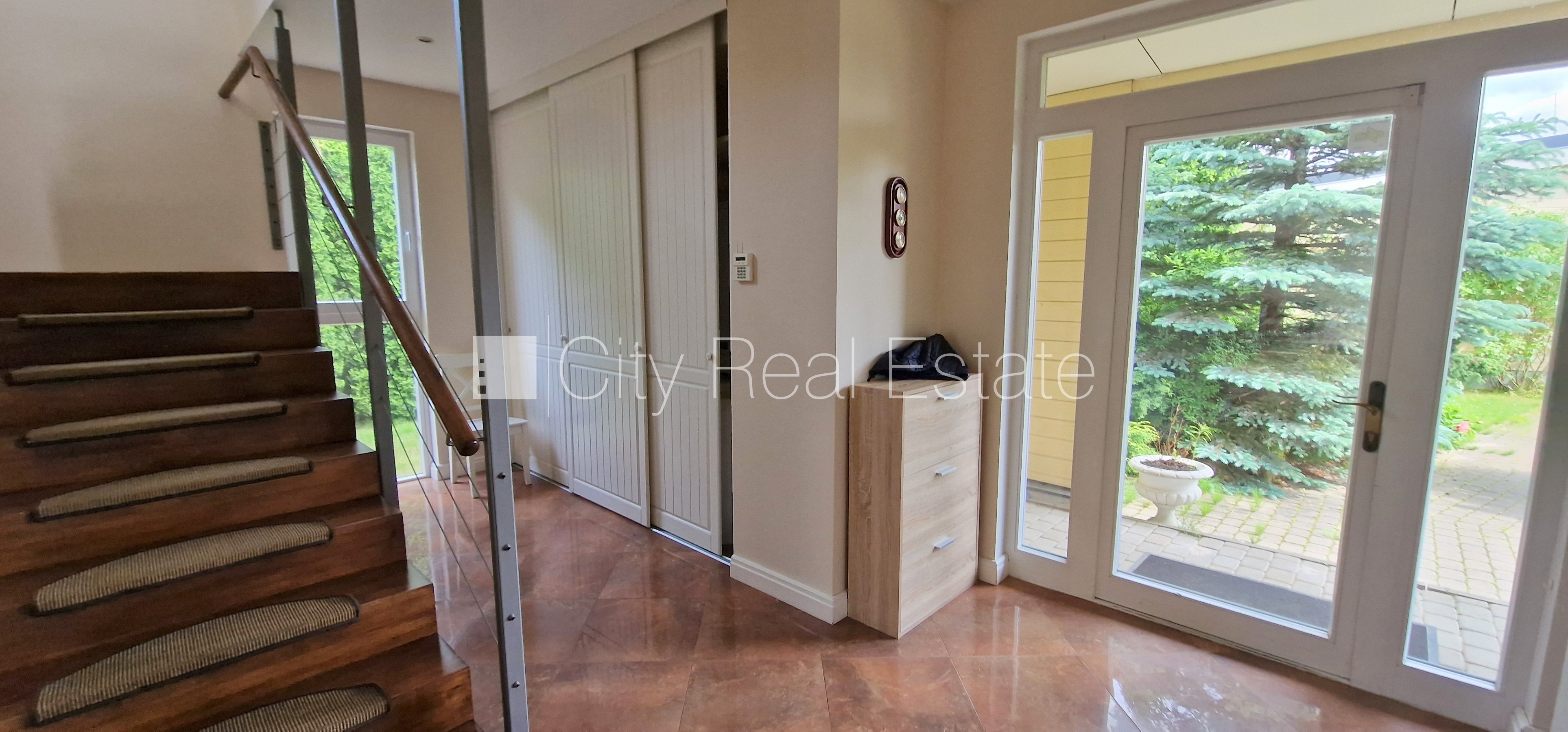 Sludinājumi. Privātmāja, jaunceltne, labiekārtota apzaļumota teritorija 1100 m2, bruģēts piebraucamais ceļš, Cena: 1600 EUR/mēn Foto #13