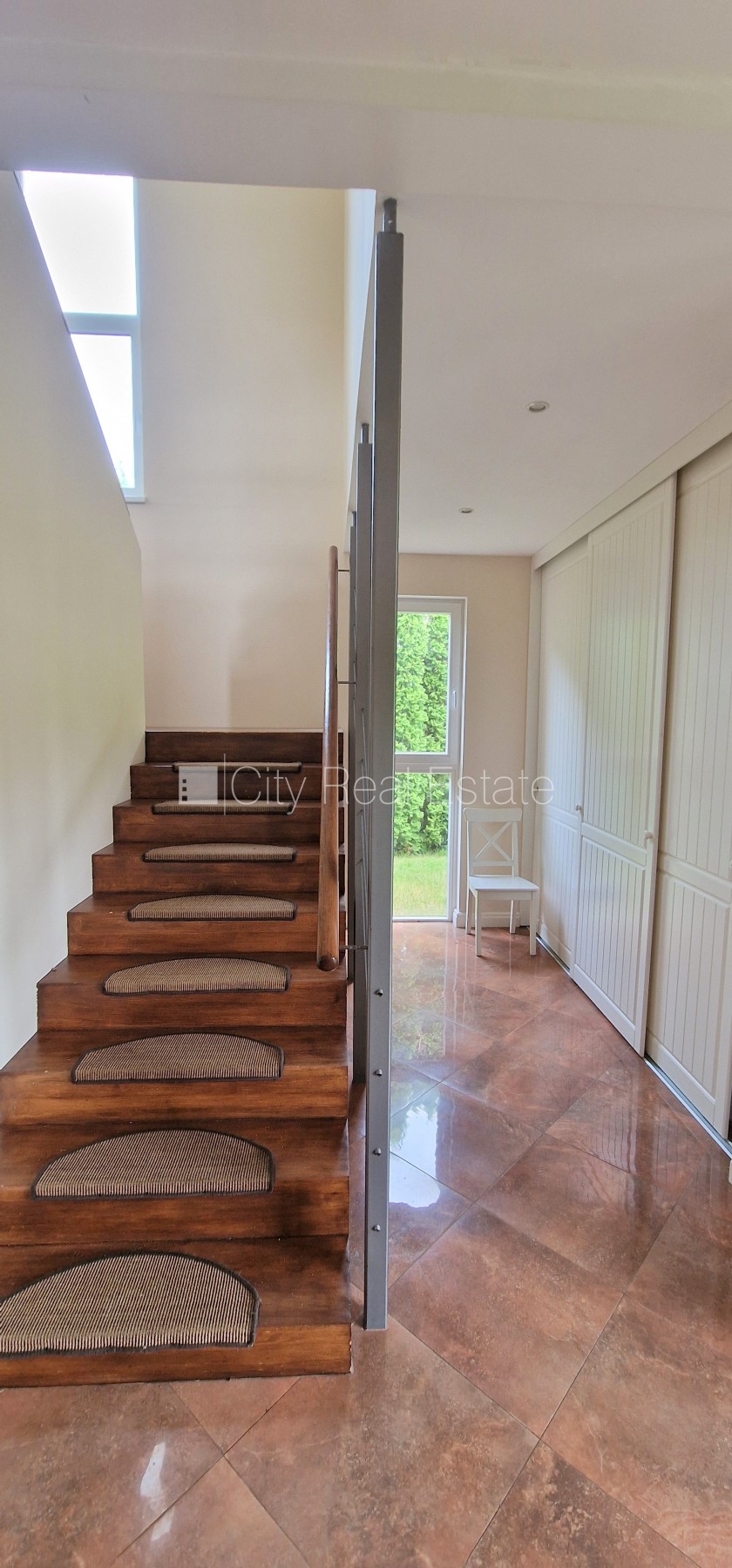 Sludinājumi. Privātmāja, jaunceltne, labiekārtota apzaļumota teritorija 1100 m2, bruģēts piebraucamais ceļš, Cena: 1600 EUR/mēn Foto #14